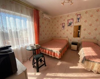 Трехместный номер  люкс с удобствами  и балконом